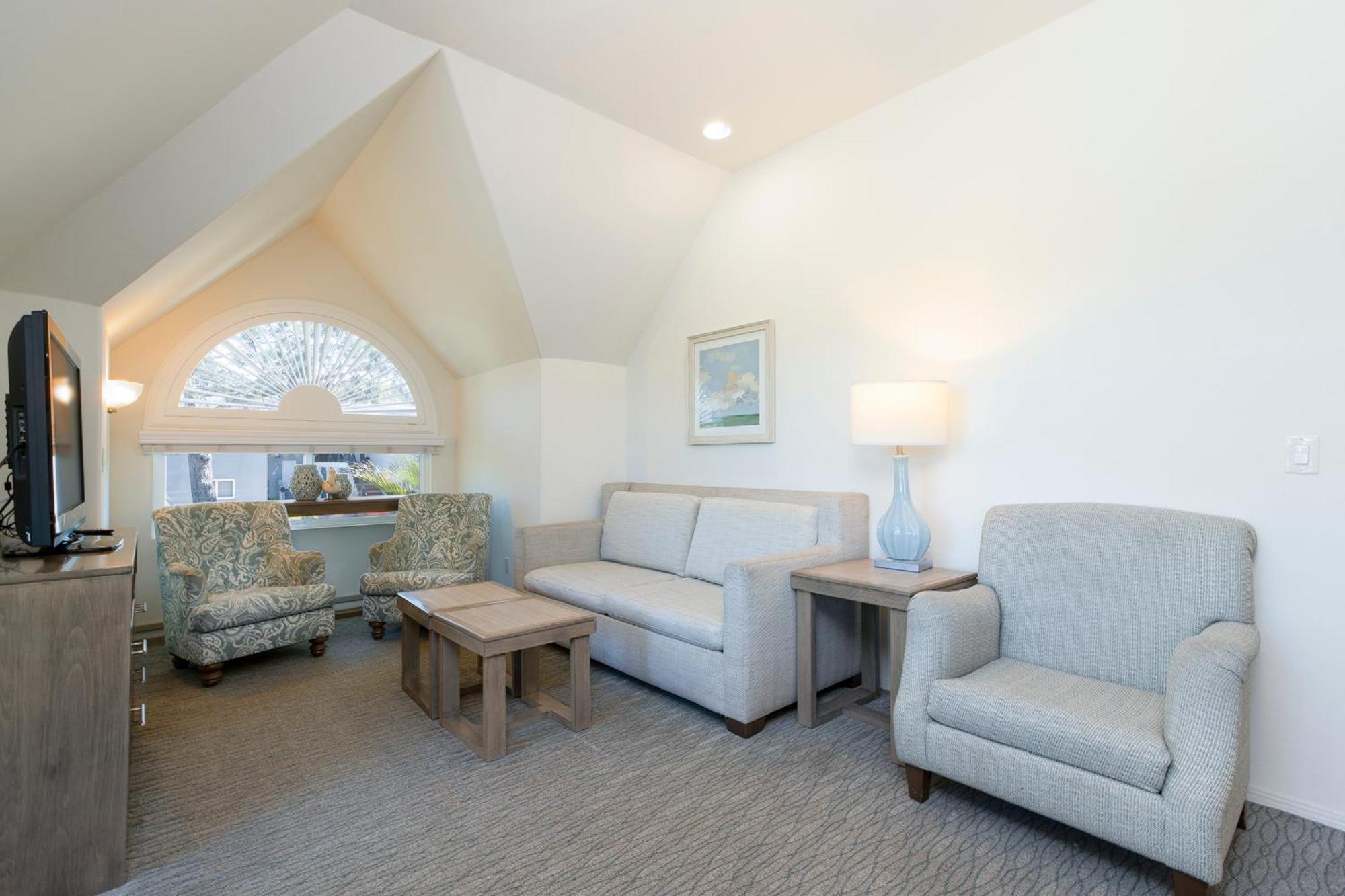 Wave Crest Aparthotel