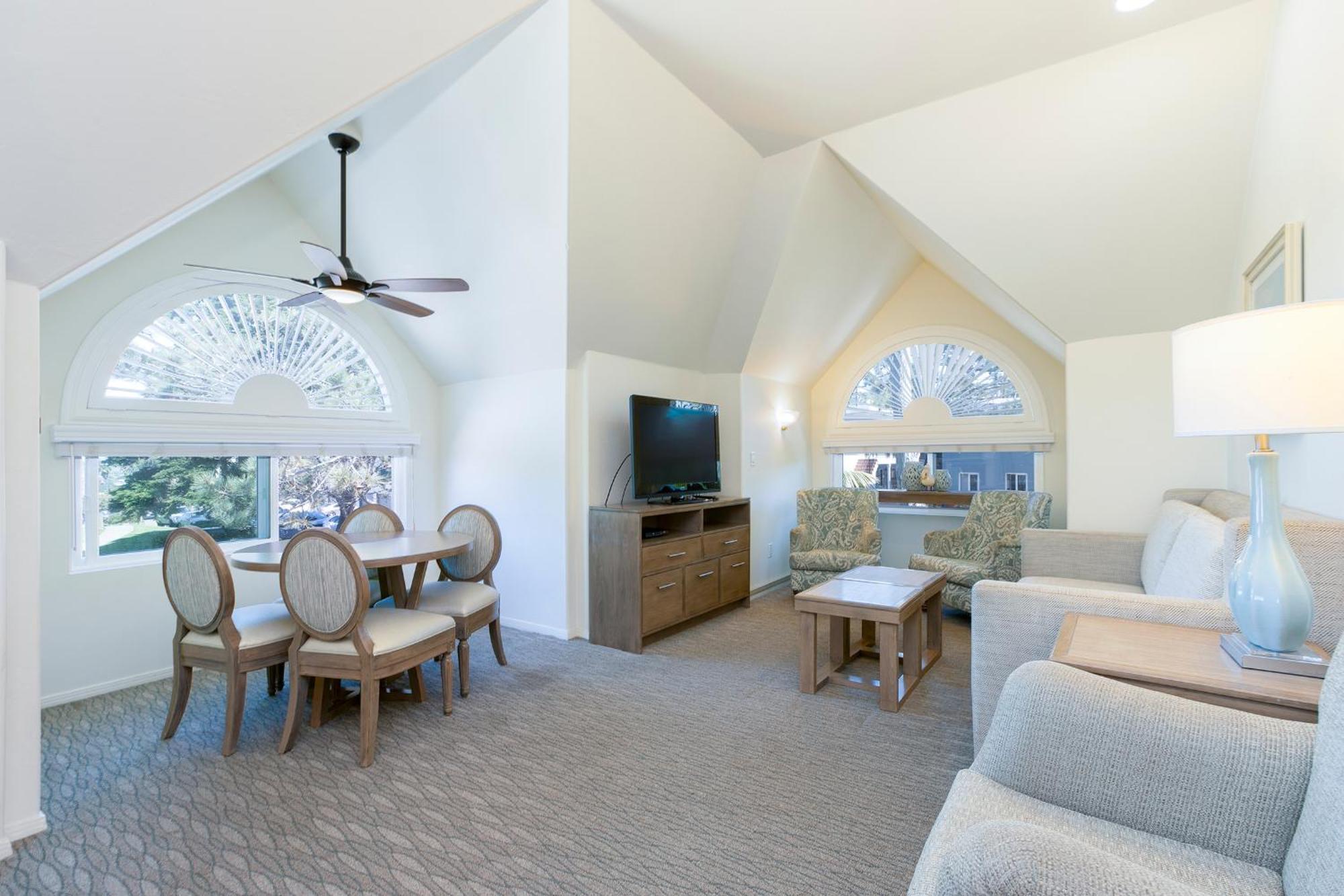 Wave Crest Aparthotel 3*
